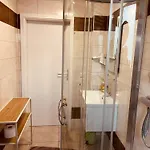 Komfortable 2x Schlafzimmer, Sauna Zubuchbar, Parkplatz & Lage In *