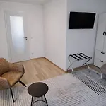 Appartement Komfortable 2x Schlafzimmer, Sauna Zubuchbar, Parkplatz & Lage In