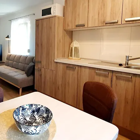 Ruhige Winterwohnung ,Sauna Im Haus, Parkplatz Hunde Willkommen, Nahe Schloss, Waldeisenbahn, Hermansbad, Unesco Geopark, Nahe Polnischer Markt, Top Lage Fuer Ausflugsziele Zum Wandern Oder Radfahren Bad Muskau