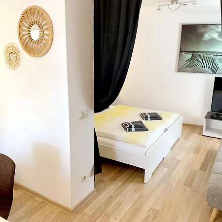 Apartment 2 Gruener Fuerst Mit Sitzecke Im Innenhof & Parkplatz & Naehe Park *
