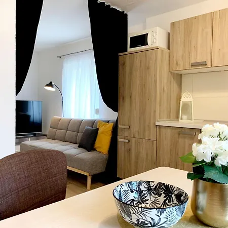 Apartment 2 Gruener Fuerst Mit Sitzecke Im Innenhof & Parkplatz & Naehe Park