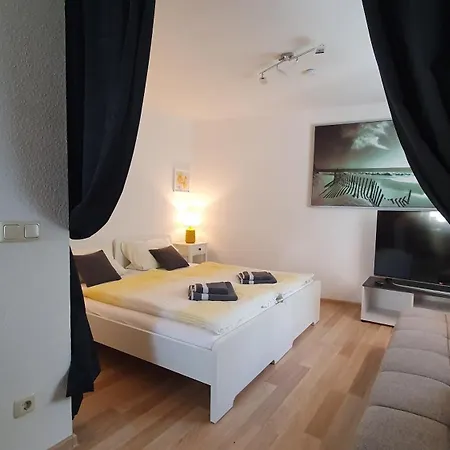 Daire Ruhige Winterwohnung ,Sauna Im Haus, Parkplatz Hunde Willkommen, Nahe Schloss, Waldeisenbahn, Hermansbad, Unesco Geopark, Nahe Polnischer Markt, Top Lage Fuer Ausflugsziele Zum Wandern Oder Radfahren