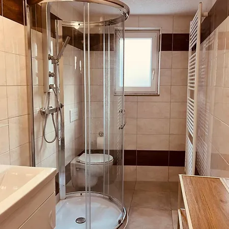 Moderne Ferienwohnung,sauna Im Haus, Parkplatz Hunde Willkommen, Nahe Schloss, Waldeisenbahn, Hermansbad, Unesco Geopark, Nahe Polnischer Markt, Lage Fuer Ausflugsziele Zum Wandern Oder Radfahren Bad Muskau