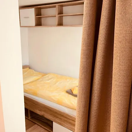 Ruhige Winterwohnung ,Sauna Im Haus, Parkplatz Hunde Willkommen, Nahe Schloss, Waldeisenbahn, Hermansbad, Unesco Geopark, Nahe Polnischer Markt, Top Lage Fuer Ausflugsziele Zum Wandern Oder Radfahren