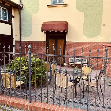 Apartment 2 Gruener Fuerst Mit Sitzecke Im Innenhof & Parkplatz & Naehe Park