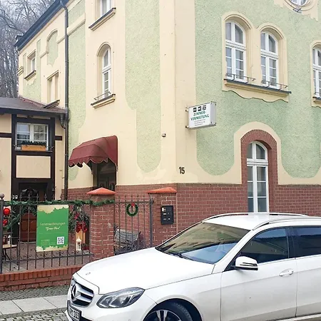 Apartment 2 Gruener Fuerst Mit Sitzecke Im Innenhof & Parkplatz & Naehe Park Bad Muskau