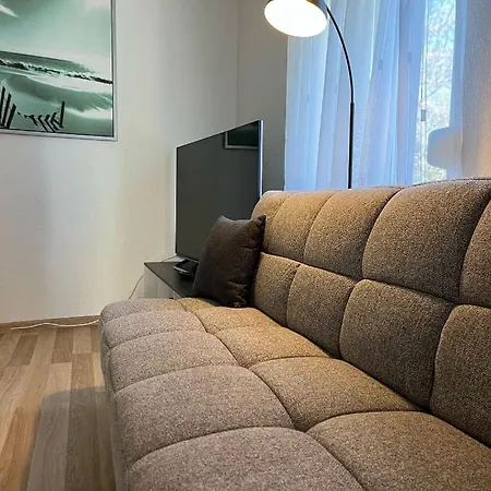Apartment 2 Gruener Fuerst Mit Sitzecke Im Innenhof & Parkplatz & Naehe Park