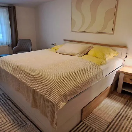 Moderne Ferienwohnung,sauna Im Haus, Parkplatz Hunde Willkommen, Nahe Schloss, Waldeisenbahn, Hermansbad, Unesco Geopark, Nahe Polnischer Markt, Lage Fuer Ausflugsziele Zum Wandern Oder Radfahren Apartmán