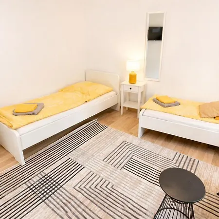 Komfortable 2x Schlafzimmer, Sauna Zubuchbar, Parkplatz & Lage In Appartamento