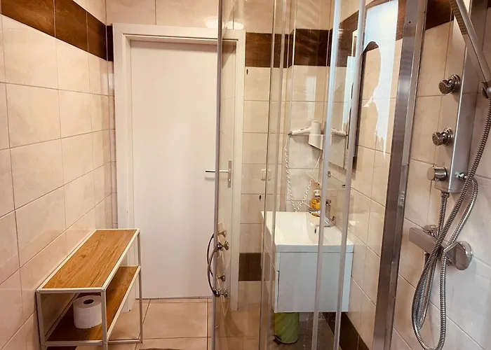 Moderne Ferienwohnung,sauna Im Haus, Parkplatz Hunde Willkommen, Nahe Schloss, Waldeisenbahn, Hermansbad, Unesco Geopark, Nahe Polnischer Markt, Lage Fuer Ausflugsziele Zum Wandern Oder Radfahren *