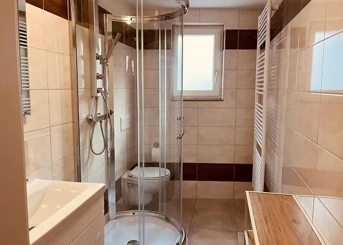 Moderne Ferienwohnung,sauna Im Haus, Parkplatz Hunde Willkommen, Nahe Schloss, Waldeisenbahn, Hermansbad, Unesco Geopark, Nahe Polnischer Markt, Lage Fuer Ausflugsziele Zum Wandern Oder Radfahren Bad Muskau