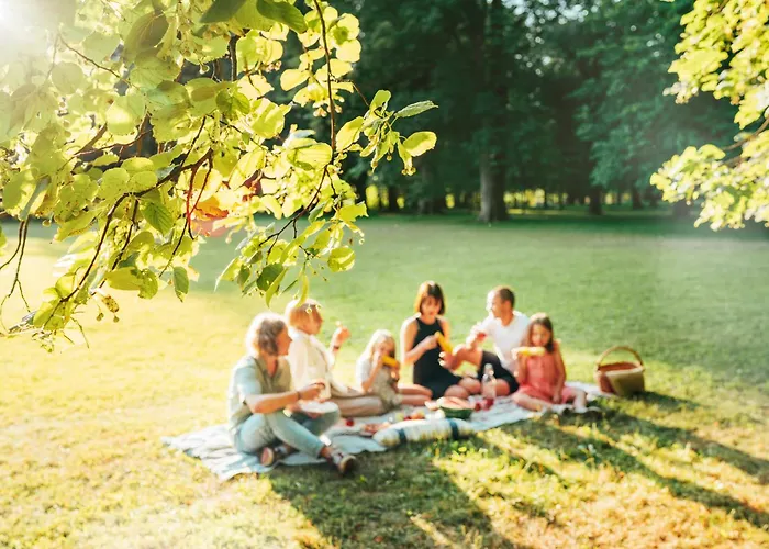 Apartman Moderne Ferienwohnung,sauna Im Haus, Parkplatz Hunde Willkommen, Nahe Schloss, Waldeisenbahn, Hermansbad, Unesco Geopark, Nahe Polnischer Markt, Lage Fuer Ausflugsziele Zum Wandern Oder Radfahren