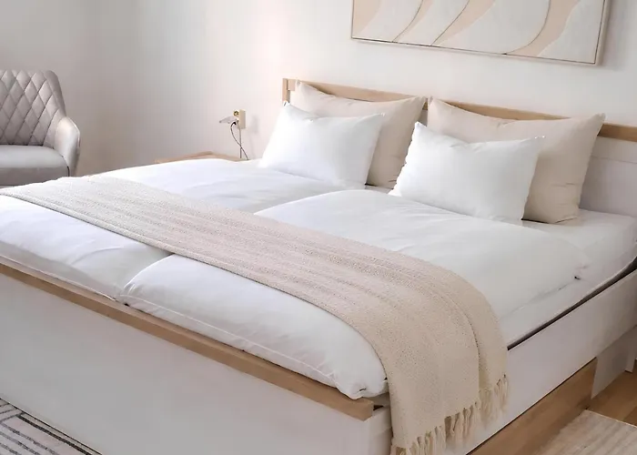 Moderne Ferienwohnung,sauna Im Haus, Parkplatz Hunde Willkommen, Nahe Schloss, Waldeisenbahn, Hermansbad, Unesco Geopark, Nahe Polnischer Markt, Lage Fuer Ausflugsziele Zum Wandern Oder Radfahren *